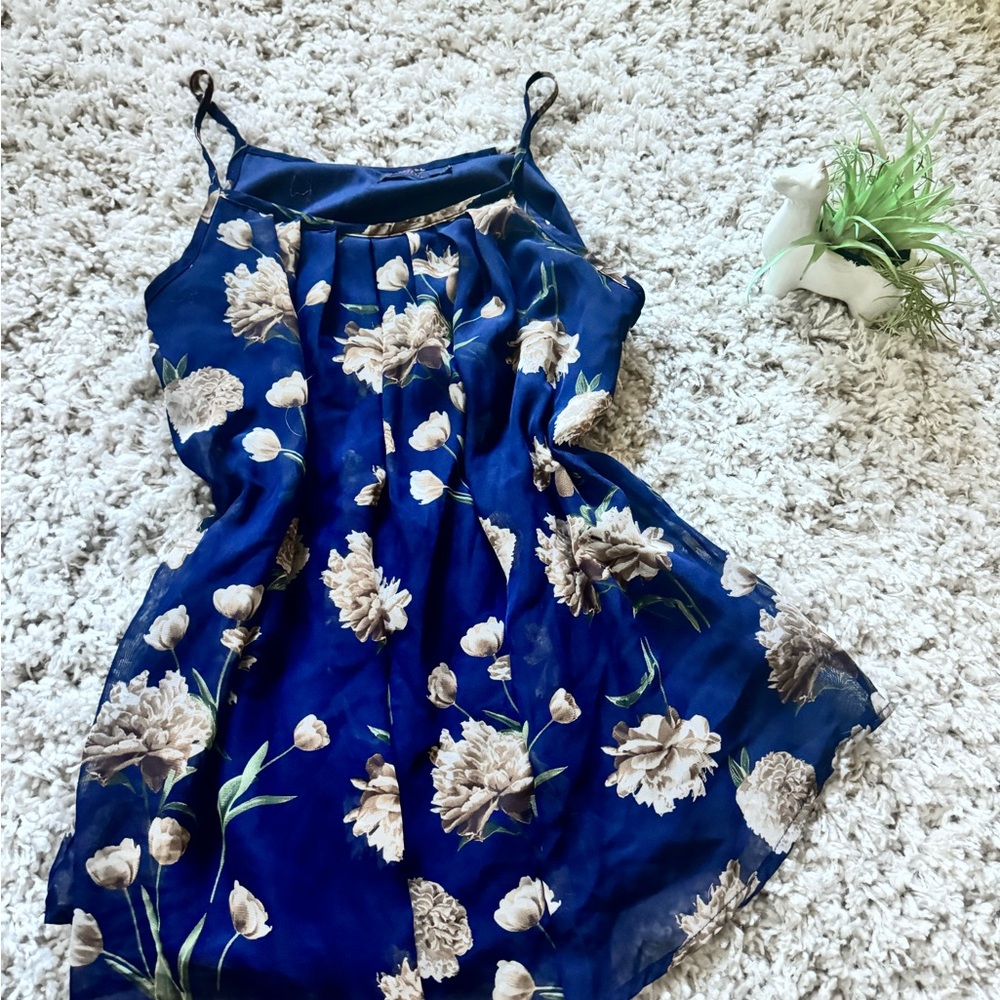 Anmery Blue and white floral tank top flowy shirt cute preppy women’s to…